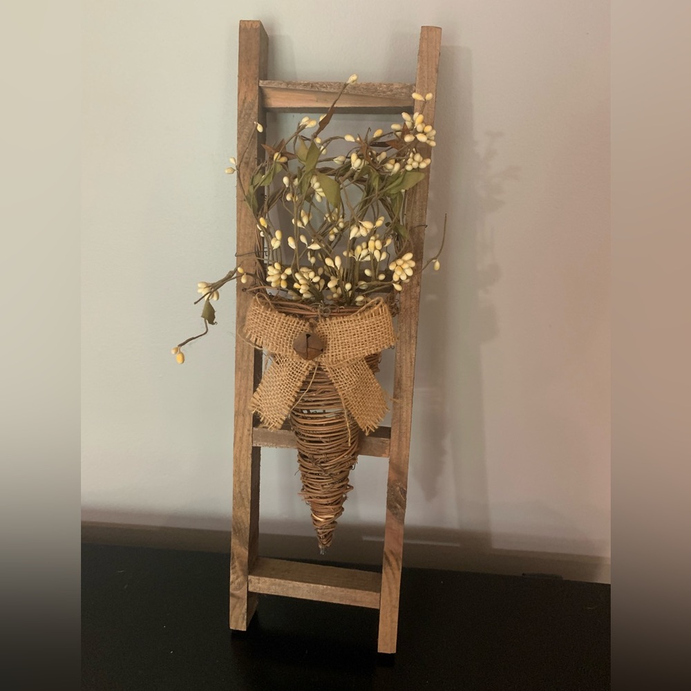 Primitive ladder decor